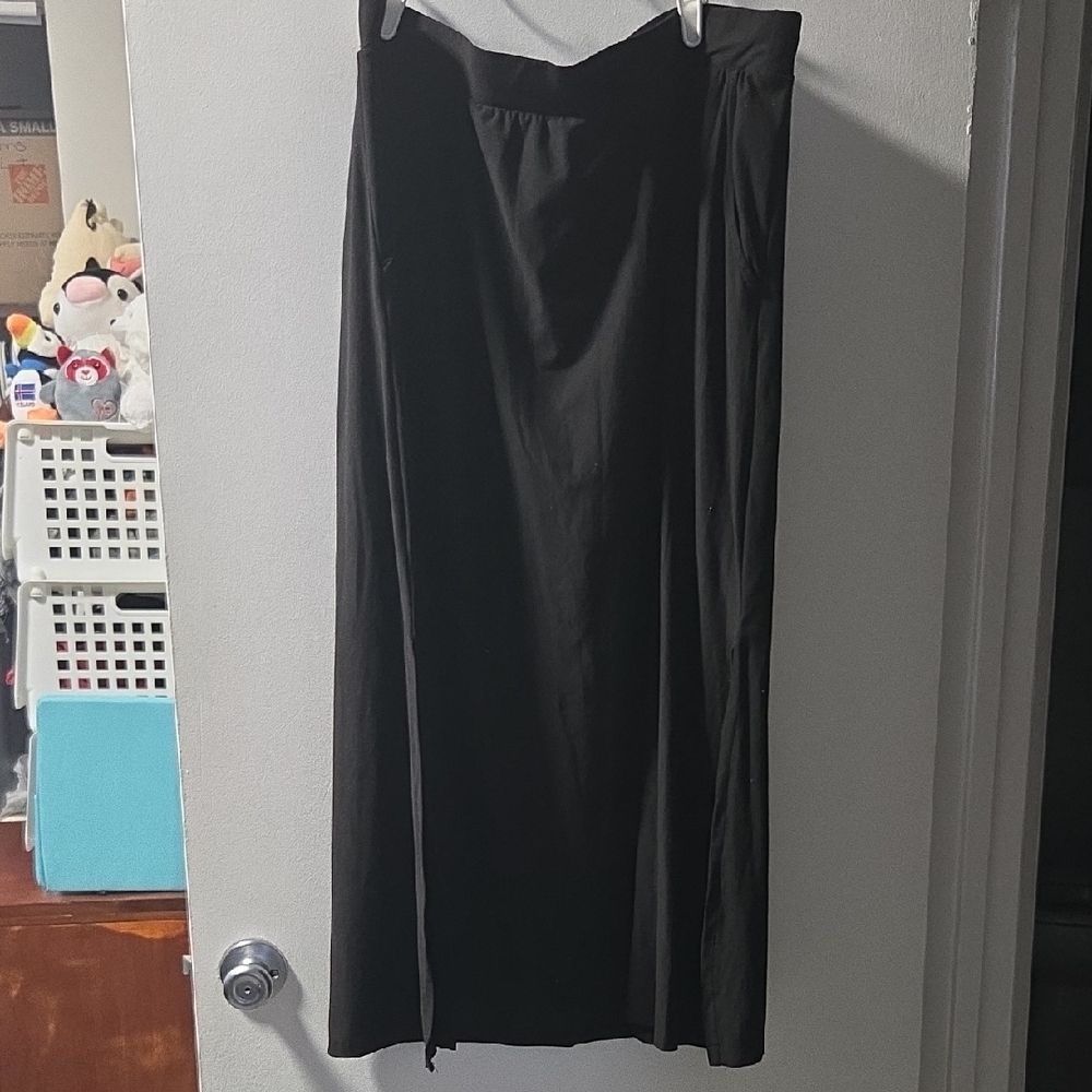 Terra & Sky Elegant Black Midi Skirt